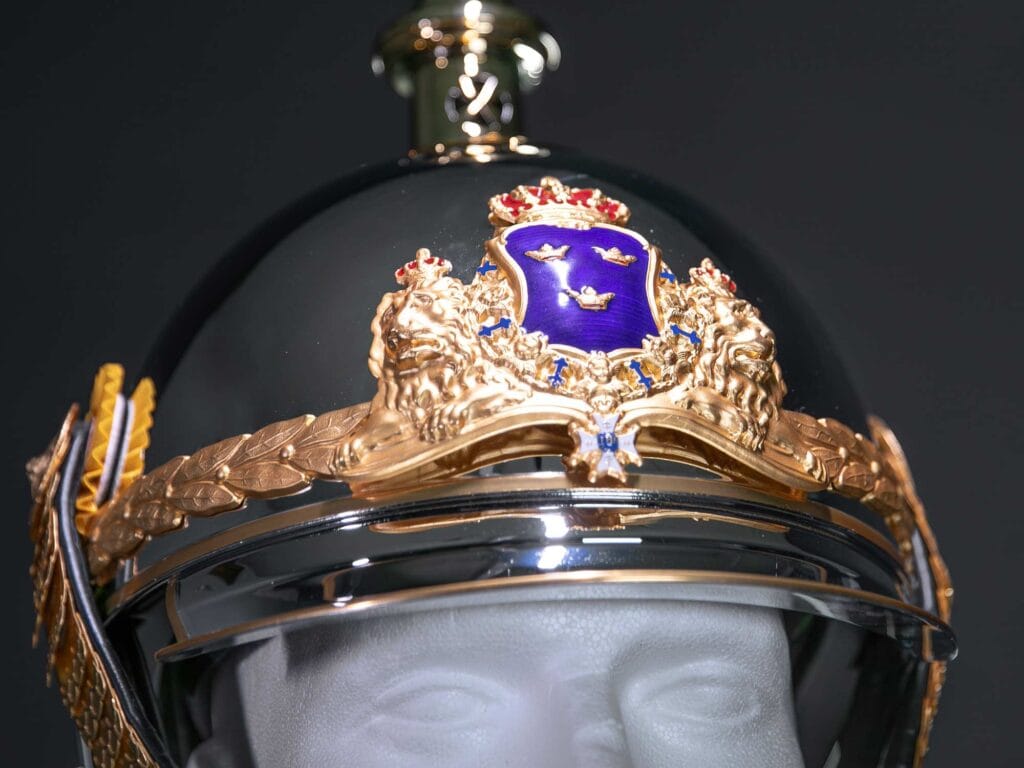 Paradridhjalm officer, vapenplåt